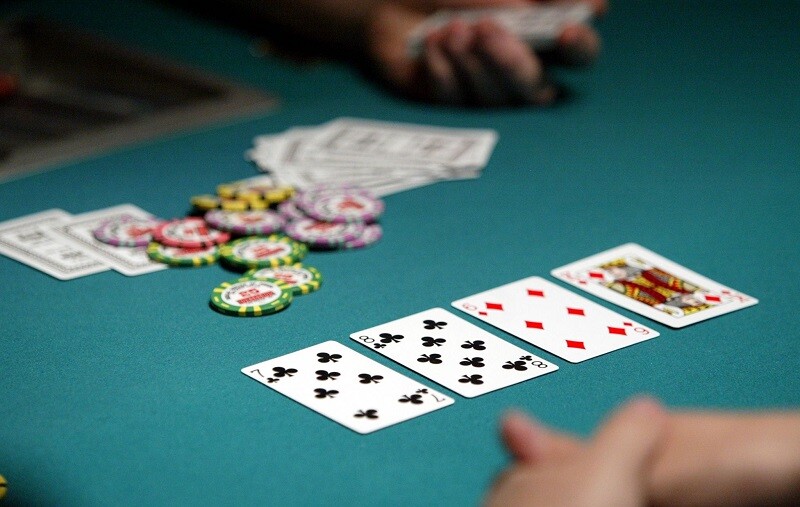 Poker là trò chơi sử dụng bộ bài Tây để chơi